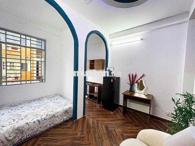 CHO THUÊ CH 1 PHÒNG NGỦ BALCON TÁCH BẾP SIÊU THOÁNG NGAY TRUNG TÂM PN