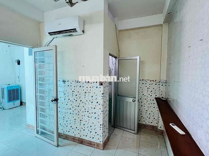 Nguyên lầu sân thượng cho thuê ngã 4 Phú Nhuận
