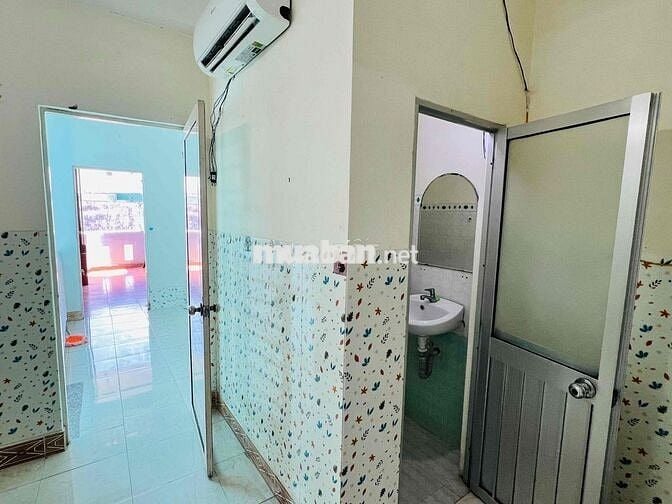 Nguyên lầu sân thượng cho thuê ngã 4 Phú Nhuận