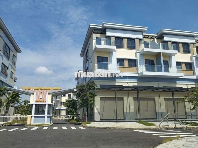 Bán căn góc Shophouse mặt tiền QL 50 dự án Iris Residence, Cần Giuộc.