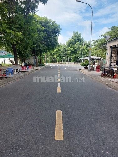 Bán đất sát trường đại học UMT tại cát lái.Quận 2.DT 7x20m.Giá 65 tr/m