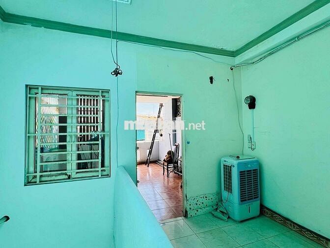 Nguyên lầu sân thượng cho thuê ngã 4 Phú Nhuận