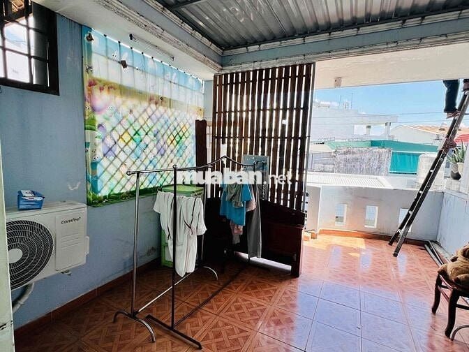 Nguyên lầu sân thượng cho thuê ngã 4 Phú Nhuận