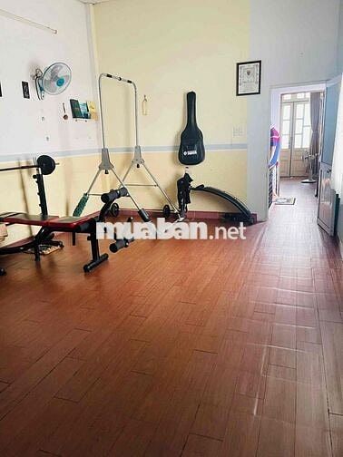 Cho thuê nhà đẹp, full nội thất, xe hơi ngủ trong nhà