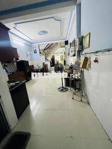 Cho thuê nhà đẹp, full nội thất, xe hơi ngủ trong nhà
