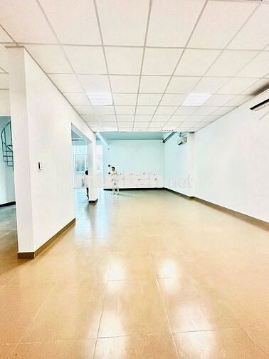 Mặt tiền 9m Hoàng Diệu – Nhà siêu đẹp, có thang máy, sân vườn rộng !!