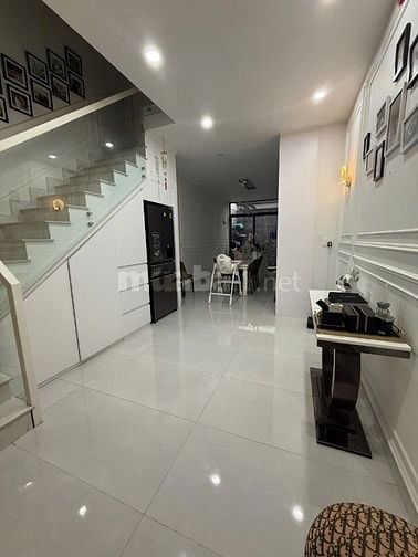 Bán nhà 3 lầu mặt tiền đường 49 P Tân Quy, Quận 7 