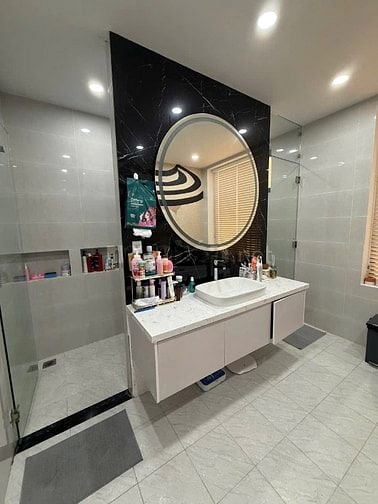 Bán nhà 3 lầu mặt tiền đường 49 P Tân Quy, Quận 7 