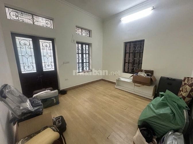 Nhà Dân xây Nguyễn Văn Cừ, Gia thụy, Long Biên. Vỉa hè, oto tránh