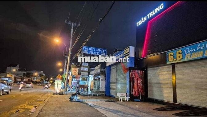 Mặt bằng mặt tiền to, vị trí thuận tiện, đã làm đầy đủ mọi tiện nghi