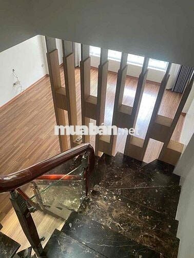 cho thuê nhà liền kề 5 tầng .khu dịch vụ vạn phúc.vỉa hè 3m,oto tránh
