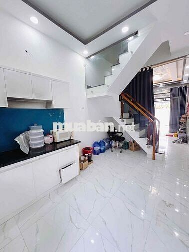 Nhà nguyên căn 4 phòng ngủ có sân thượng, hẻm xe hơi đg Lê Văn Lương