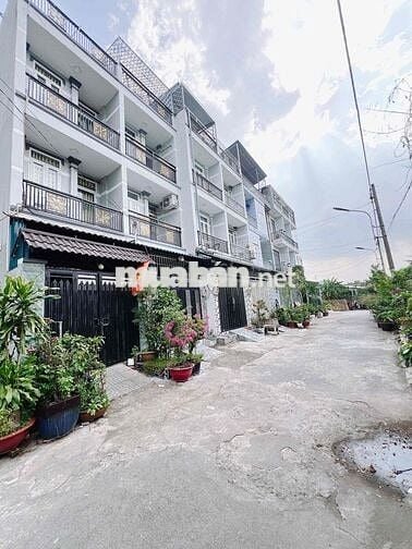 Nhà nguyên căn 4 phòng ngủ có sân thượng, hẻm xe hơi đg Lê Văn Lương