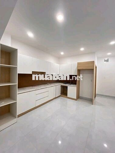 Nha như mới, dt 4*17m,1lau,3pn,nội thất cơ bản,xe hơi đậu thoải mái