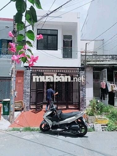 Nha như mới, dt 4*17m,1lau,3pn,nội thất cơ bản,xe hơi đậu thoải mái