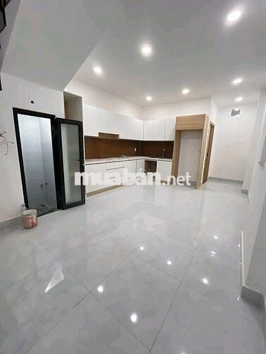 Nha như mới, dt 4*17m,1lau,3pn,nội thất cơ bản,xe hơi đậu thoải mái