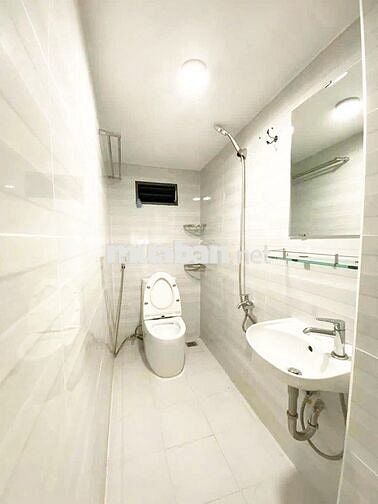 🏠 Cho thuê mặt bằng tầng trệt chung cư – Quận 5 - 4x20m , Trêt , Lửng.