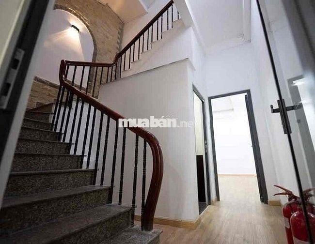 ✅ Cho Thuê Nhà 8PN 4 Lầu 360m2 DTSD Mặt Tiền Hoàng Diệu_Quận 4