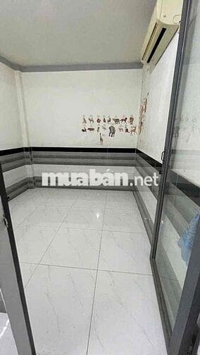 Giá chỉ 890 triệu, có bớt ít may mắn  Nhà sc ở gần trường Tiểu Học Thá