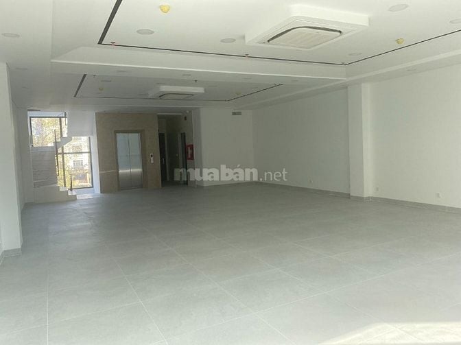 Cho thuê văn phòng mặt tiền đường Tạ Hiện 8x20 giá 32tr/th