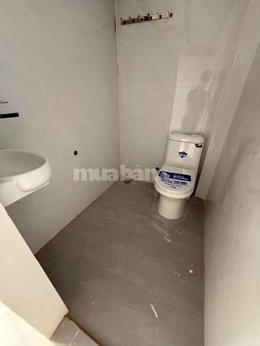 Cho Thuê nha nguyen can Q10 Mới xây giá 6tr gần BV Hòa Hảo