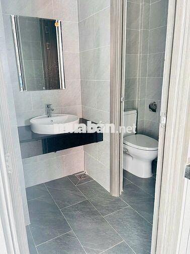 CHO THUÊ NHÀ HOÀNG HOA THÁM NGAY GA T3_ 8X20_ TRỆT 4 LẦU THANG MÁY.