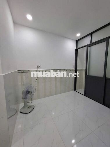 Bán nhà hẻm thông Âu Cơ, sổ hồng riêng hơn 1 tỷ
