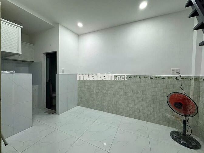 Bán nhà hẻm thông Âu Cơ, sổ hồng riêng hơn 1 tỷ