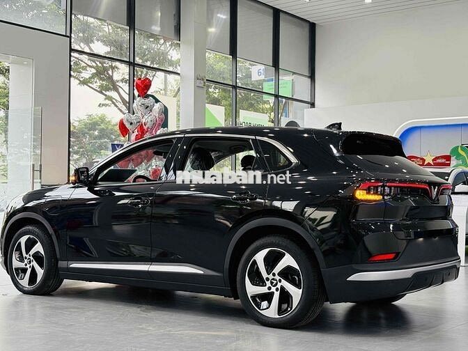VinFast VF8 2024 S - 10 km