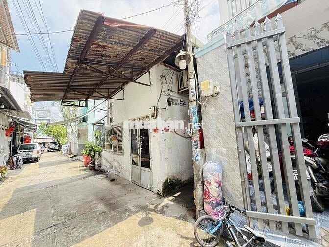 GẦN CHUNG CƯ CELADON CITY - DT: 90M2 ( 5,1 x 18 ) - HẺM XE HƠI - 6.5TỶ