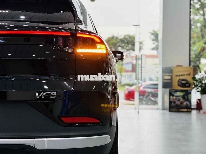 VinFast VF8 2024 S - 10 km