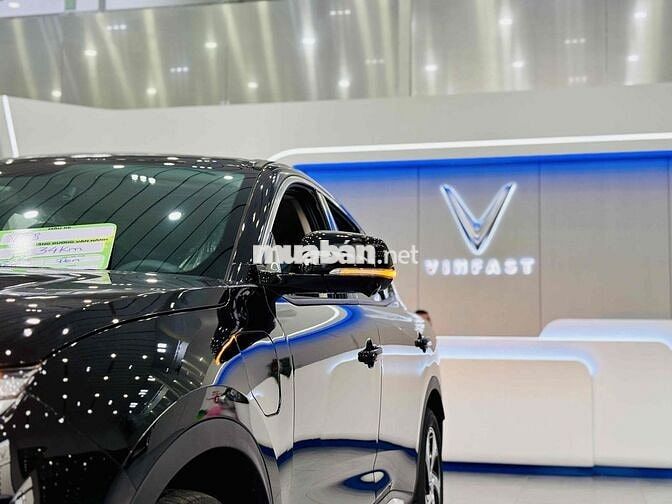 VinFast VF8 2024 S - 10 km