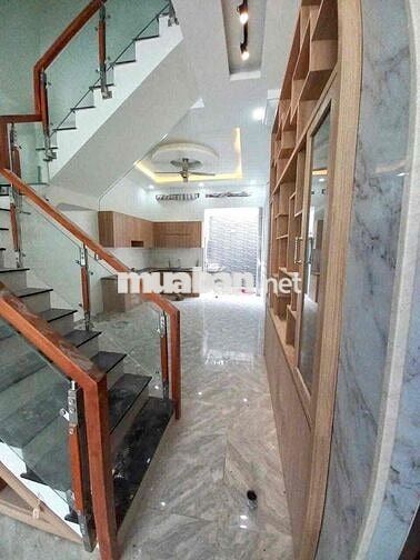 nhà 1 trệt 2 lầu Bình Chuẩn,3p ngủ 1p thờ,đường 7m vỉa hè đậu ô tô ok
