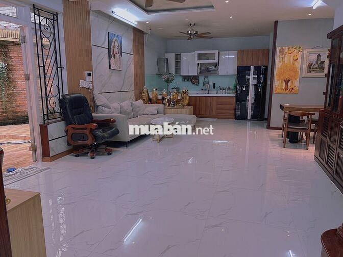 NGUYÊN CĂN HXT ĐƯỜNG THẠCH LAM DIỆN TÍCH 6X20M  TRỆT 4 LẦU