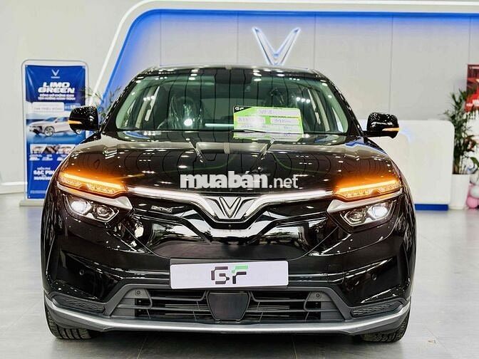 VinFast VF8 2024 S - 10 km