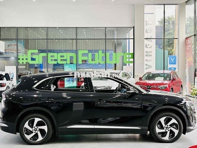 VinFast VF8 2024 S - 10 km