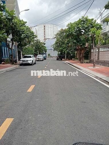 Nhà 3 tầng gốc 2 mặt tiền đường 19 kdc bình hưng DT 6 x 24m 2 lầu