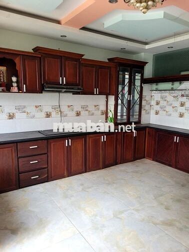 Nhà 4 lầu MT đường ĐHT giáp song hành 5x20m giá 10ty800tr TL
