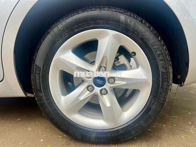 Ford Focus 2012 1.8 MT - 48000 km đẹp k đối thủ