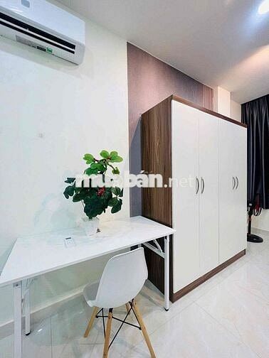 Căn hộ full nội thất cửa sổ lớn ngay chợ Bà Chiểu gần Q1