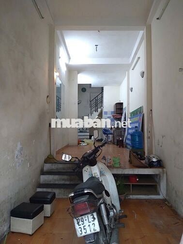 Cho thuê nhà ở 35m2, 2 phòng ngủ, phố Chùa Quỳnh, phường Bạch Mai