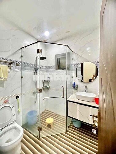 NHÀ MỚI Y HÌNH KHU HỒNG BÀNG Q6