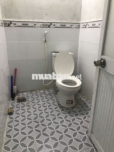 Nhà sạch sẽ, rộng rãi, 4m x 18m, 1PN, 1WC,hẻm xe tải 4m Lý Chiêu Hoàng