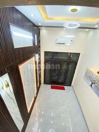 Bán nhà ngõ to cách Bờ Hồ 600m