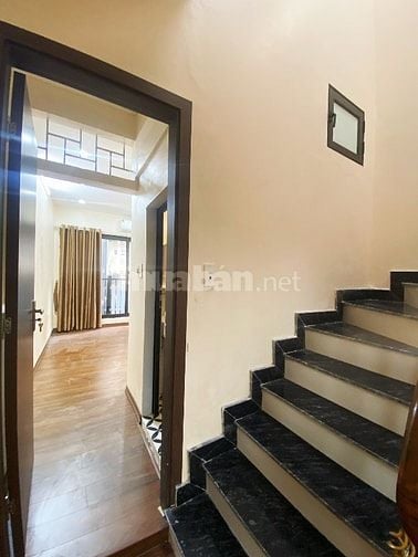 Bán nhà ngõ to cách Bờ Hồ 600m