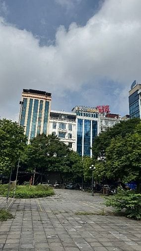 Toà Văn Phòng View Vườn Hoa Công Viên Phố Tôn Thất Thuyết - 300m2* 9 T