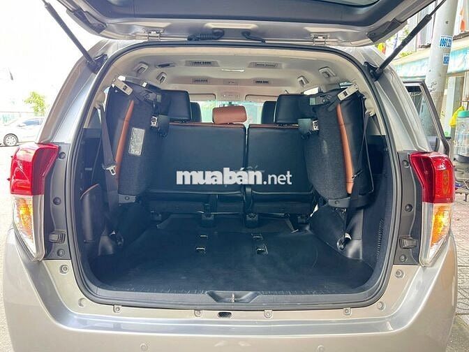 Innova 2.0 E MT 2017-53000 km