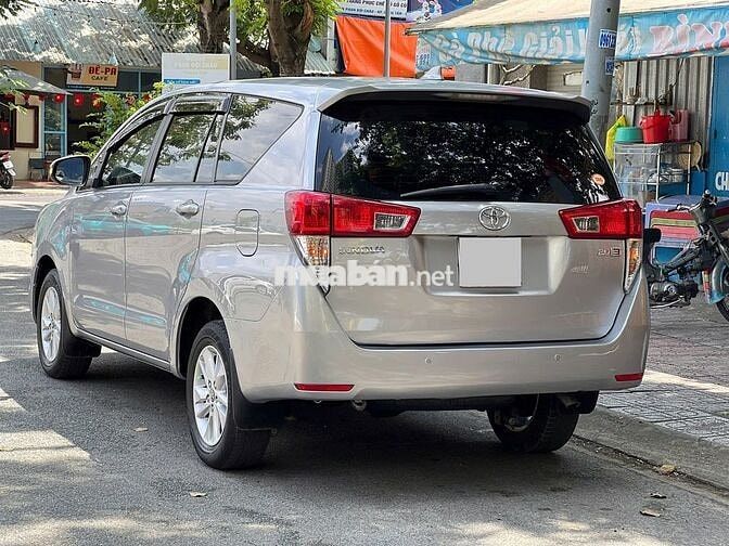 Innova 2.0 E MT 2017-53000 km