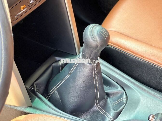 Innova 2.0 E MT 2017-53000 km