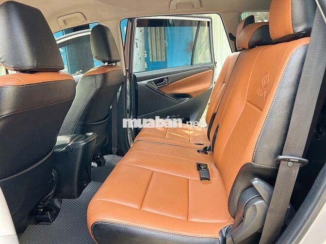 Innova 2.0 E MT 2017-53000 km